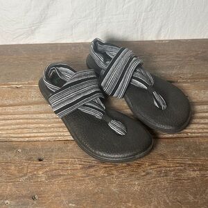 Sanuk Kids Black and Gray Sandals